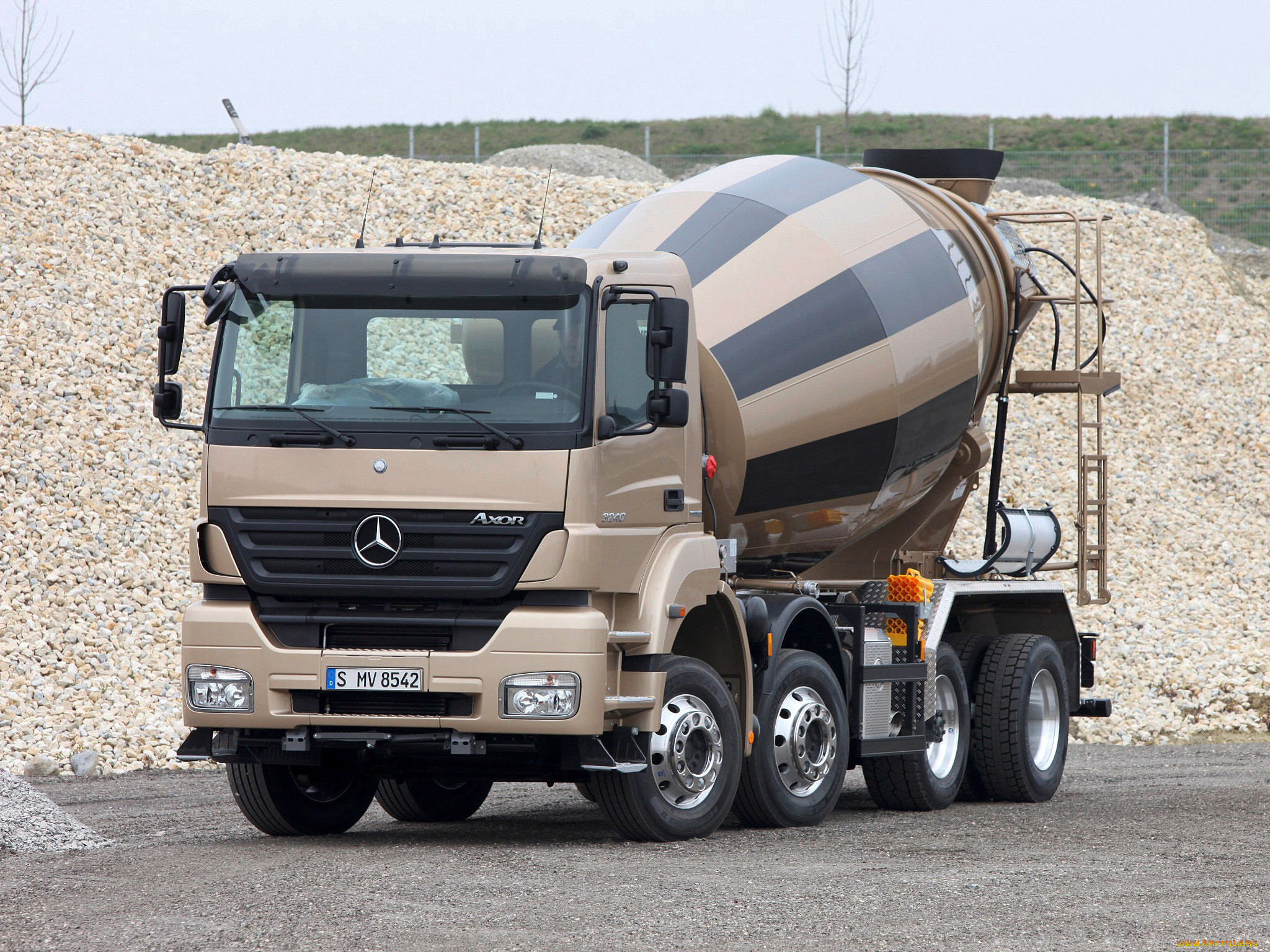 , mercedes, trucks